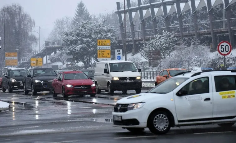Karlovčanka sa stilom čistila automobil, a tri dame unatoč snijegu nisu preskočile trening
