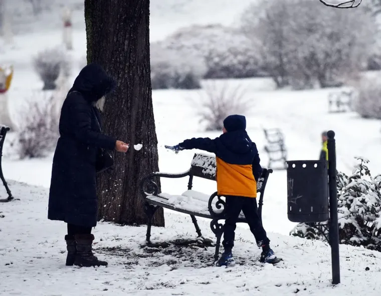 Karlovčanka sa stilom čistila automobil, a tri dame unatoč snijegu nisu preskočile trening