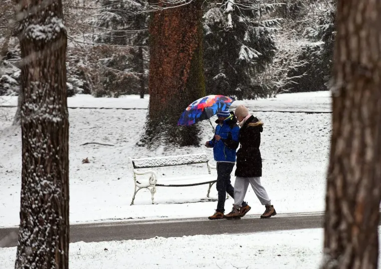 Karlovčanka sa stilom čistila automobil, a tri dame unatoč snijegu nisu preskočile trening