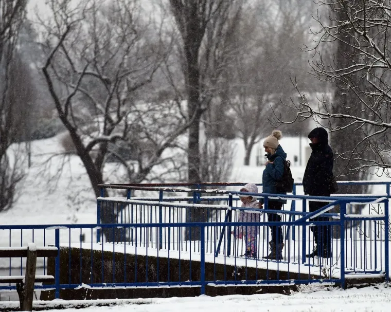 Karlovčanka sa stilom čistila automobil, a tri dame unatoč snijegu nisu preskočile trening