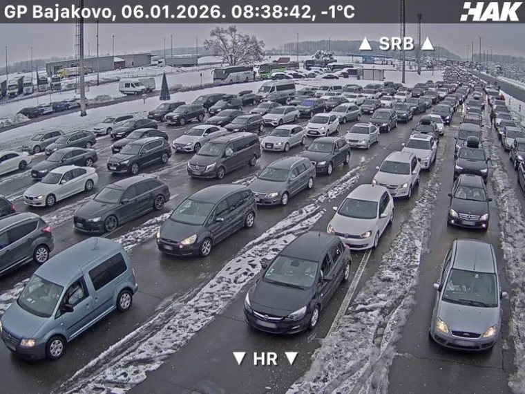 Snijeg, poledica i olujna bura zatvorili prometnice: Nesreća na A1, pogledajte prizore s autocesta