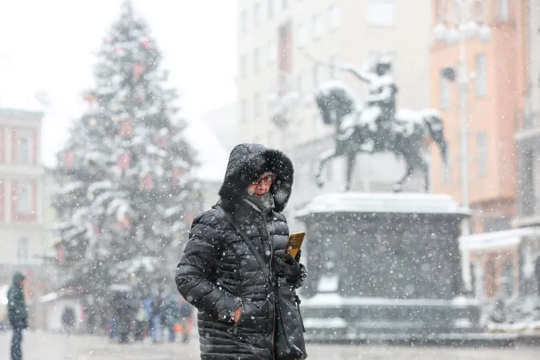 Ma niti snijeg im ne smeta da uživaju: Evo kakva atmosfera je danas bila u centru Zagreba