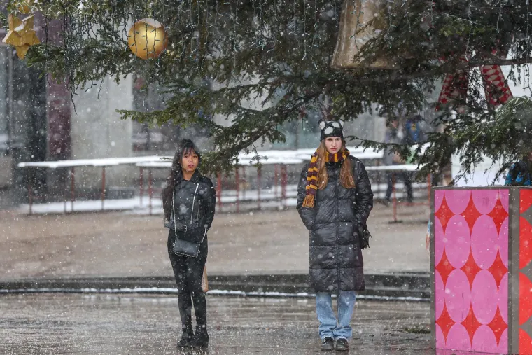 Ma niti snijeg im ne smeta da uživaju: Evo kakva atmosfera je danas bila u centru Zagreba