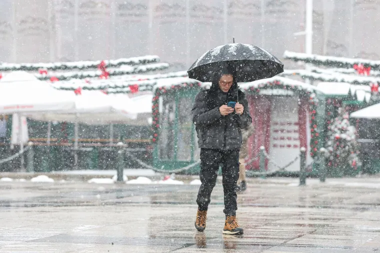 Ma niti snijeg im ne smeta da uživaju: Evo kakva atmosfera je danas bila u centru Zagreba