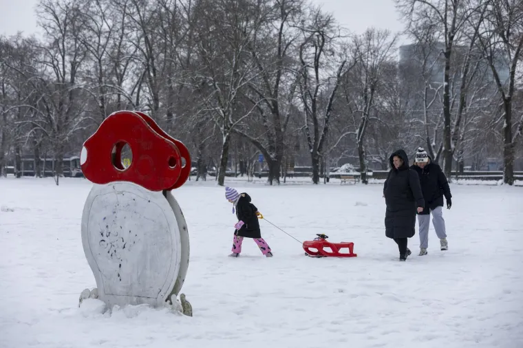 Kakva zimska čarolija: Osječani uživali na snijegu, a ovi prizori dugo će se pamtiti