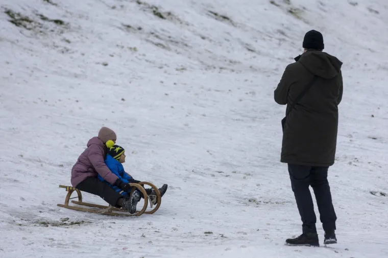 Kakva zimska čarolija: Osječani uživali na snijegu, a ovi prizori dugo će se pamtiti