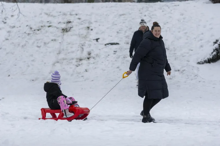 Kakva zimska čarolija: Osječani uživali na snijegu, a ovi prizori dugo će se pamtiti