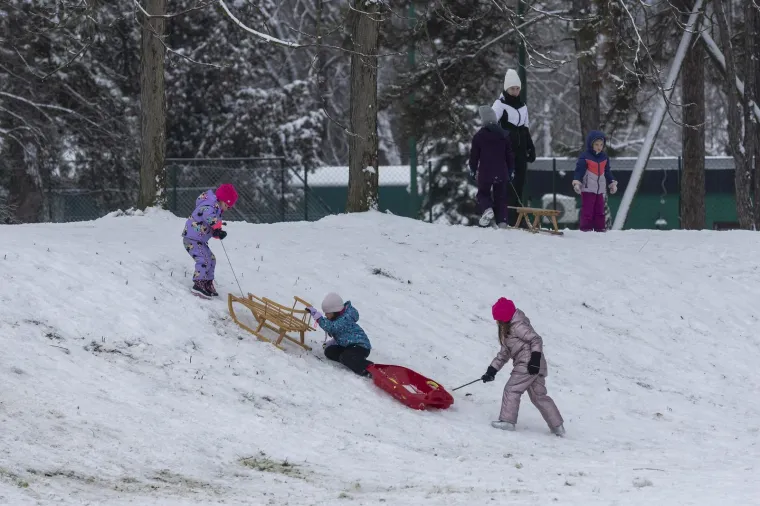 Kakva zimska čarolija: Osječani uživali na snijegu, a ovi prizori dugo će se pamtiti