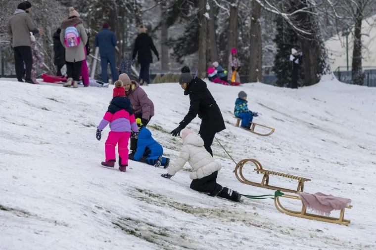 Kakva zimska čarolija: Osječani uživali na snijegu, a ovi prizori dugo će se pamtiti