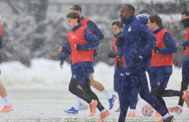 Na treningu Dinama kape, &scaron;alovi i termo donje rublje, a njih dvojica 'luđaka' se skinula