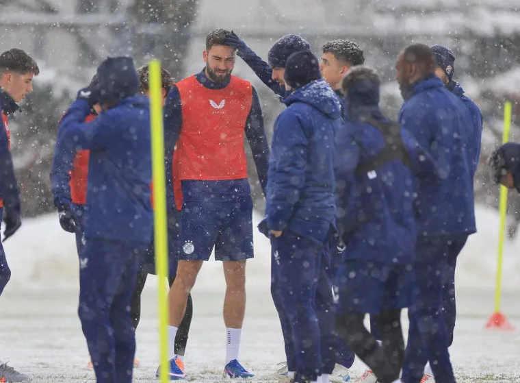 Na treningu Dinama kape, &scaron;alovi i termo donje rublje, a njih dvojica 'luđaka' se skinula