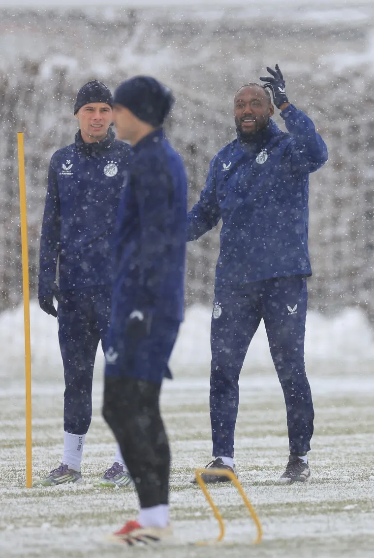 Na treningu Dinama kape, &scaron;alovi i termo donje rublje, a njih dvojica 'luđaka' se skinula