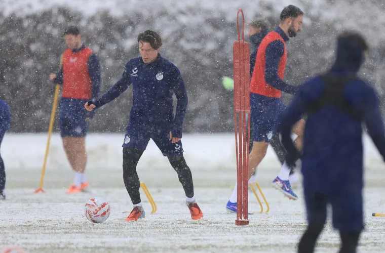 Na treningu Dinama kape, &scaron;alovi i termo donje rublje, a njih dvojica 'luđaka' se skinula