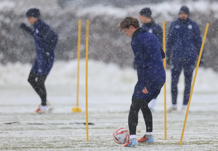 Na treningu Dinama kape, &scaron;alovi i termo donje rublje, a njih dvojica 'luđaka' se skinula
