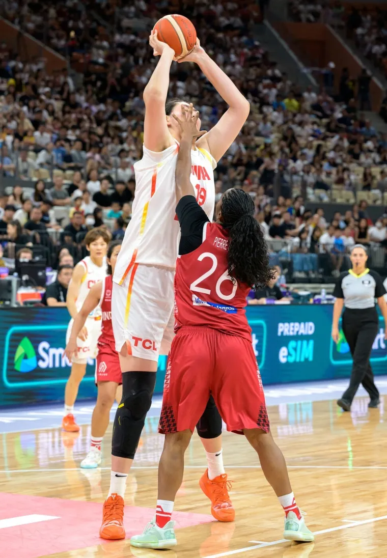 Majko mila, čime je hrane? Divovska tinejdžerica je čudo ko&scaron;arke protiv koje nitko ne može igrati