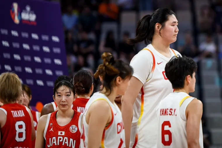 Majko mila, čime je hrane? Divovska tinejdžerica je čudo ko&scaron;arke protiv koje nitko ne može igrati