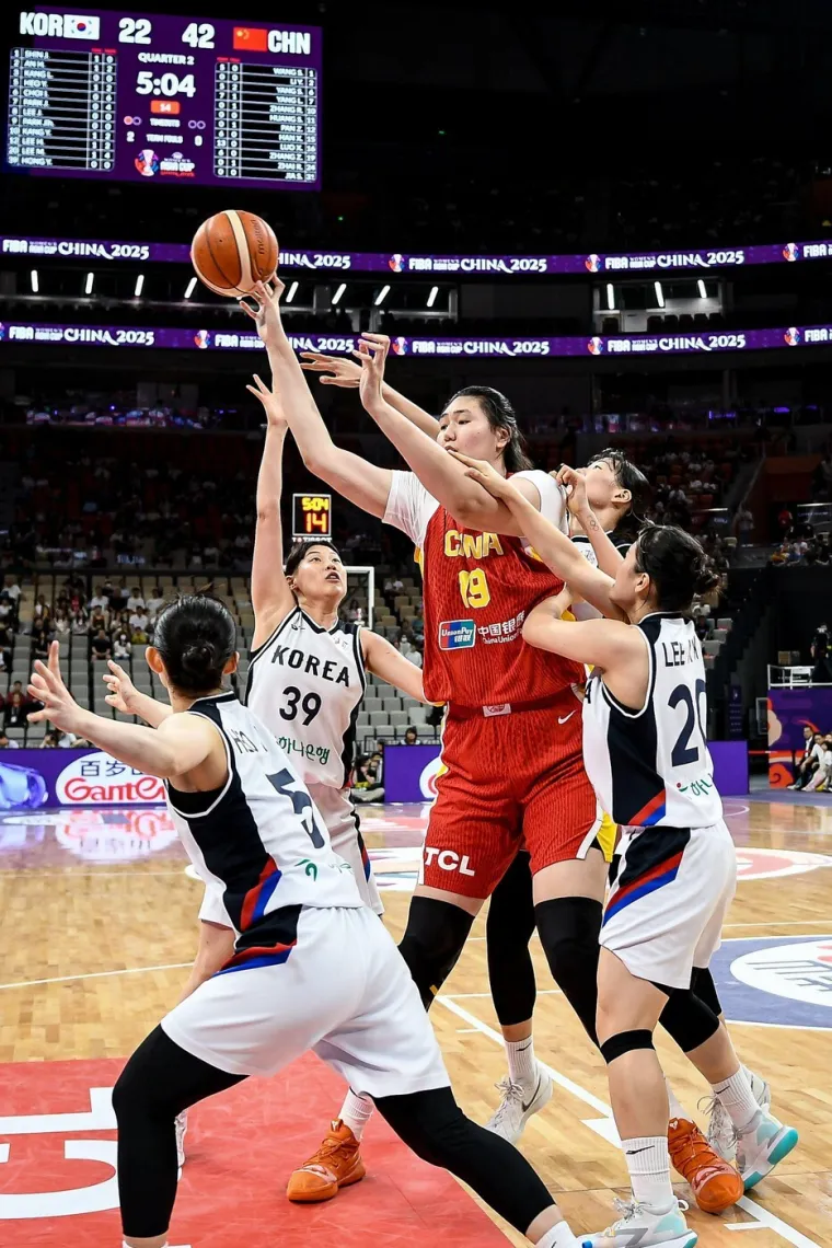 Majko mila, čime je hrane? Divovska tinejdžerica je čudo ko&scaron;arke protiv koje nitko ne može igrati