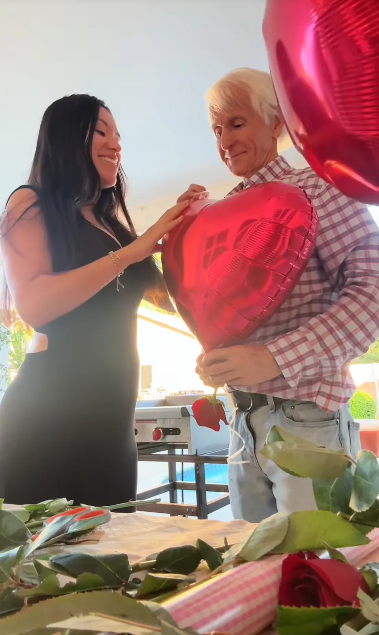 Ljubi pola stoljeća starijeg mu&scaron;karca, time se hvali na TikToku i ba&scaron; je briga &scaron;to se svi zgražaju