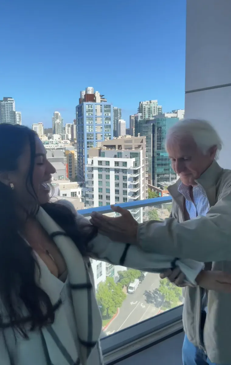 Ljubi pola stoljeća starijeg mu&scaron;karca, time se hvali na TikToku i ba&scaron; je briga &scaron;to se svi zgražaju