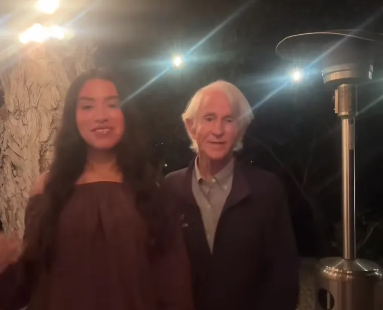 Ljubi pola stoljeća starijeg mu&scaron;karca, time se hvali na TikToku i ba&scaron; je briga &scaron;to se svi zgražaju