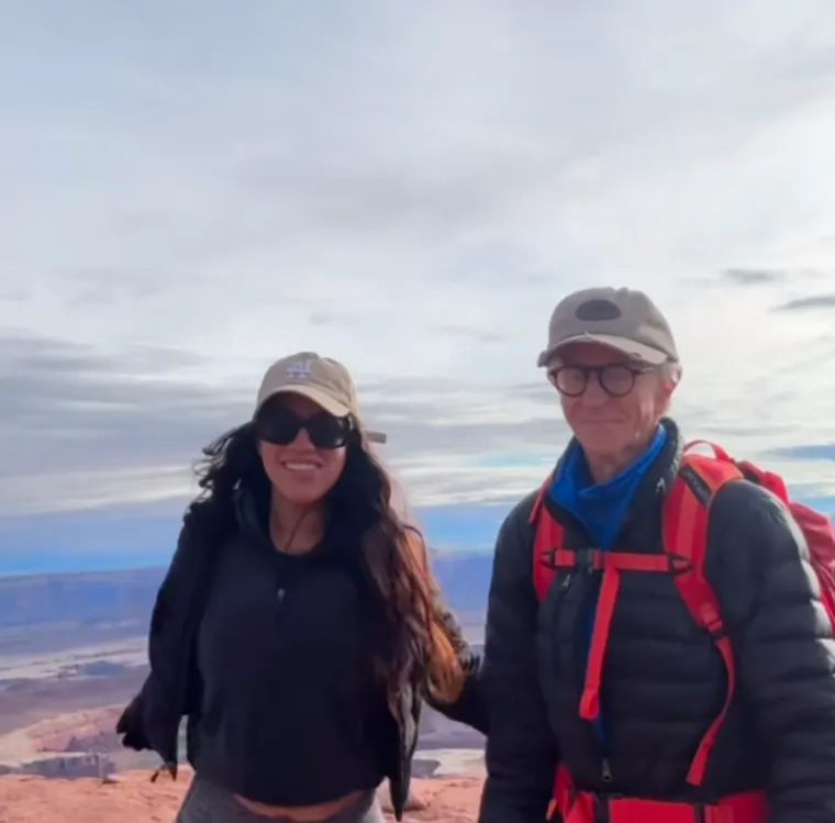 Ljubi pola stoljeća starijeg mu&scaron;karca, time se hvali na TikToku i ba&scaron; je briga &scaron;to se svi zgražaju