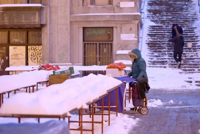 Pogledajte kaos u Zagrebu: Zatrpani auti, bicikli, a snijeg je čistio i &scaron;ef Dolca