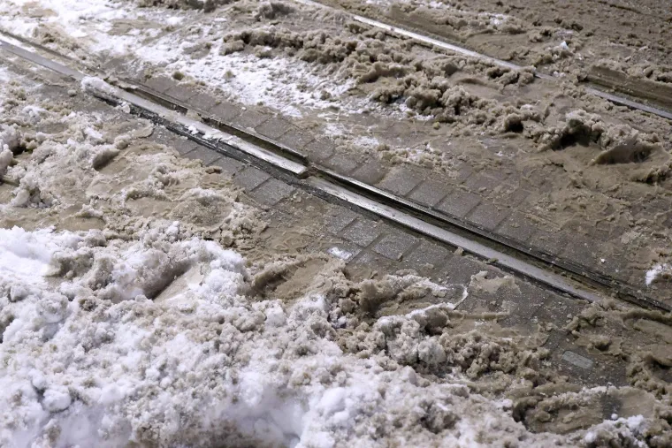 Pogledajte kaos u Zagrebu: Zatrpani auti, bicikli, a snijeg je čistio i &scaron;ef Dolca