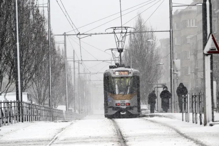 Oluja i ledeni val paralizirali Europu: Dio kontinenta priprema se za novu 'rundu' snijega i leda