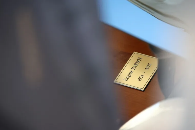 Posljednji ispraćaj francuske dive okupio mno&scaron;tvo: Dirljive poruke na pogrebu Brigitte Bardot