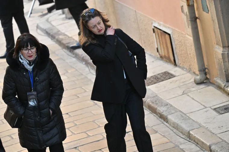 Posljednji ispraćaj francuske dive okupio mno&scaron;tvo: Dirljive poruke na pogrebu Brigitte Bardot