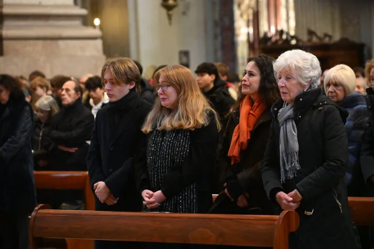 Posljednji ispraćaj francuske dive okupio mno&scaron;tvo: Dirljive poruke na pogrebu Brigitte Bardot