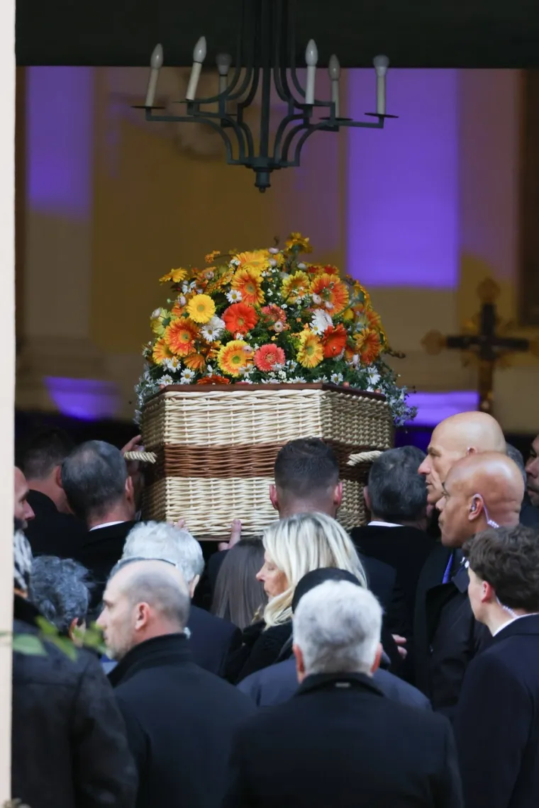 Posljednji ispraćaj francuske dive okupio mno&scaron;tvo: Dirljive poruke na pogrebu Brigitte Bardot