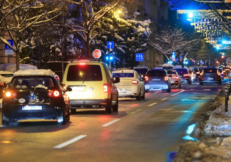 Prometnice su čiste, ali nogostupi? Ovako izgledaju ulice nakon &scaron;to je snijeg 'zatrpao' Zagreb