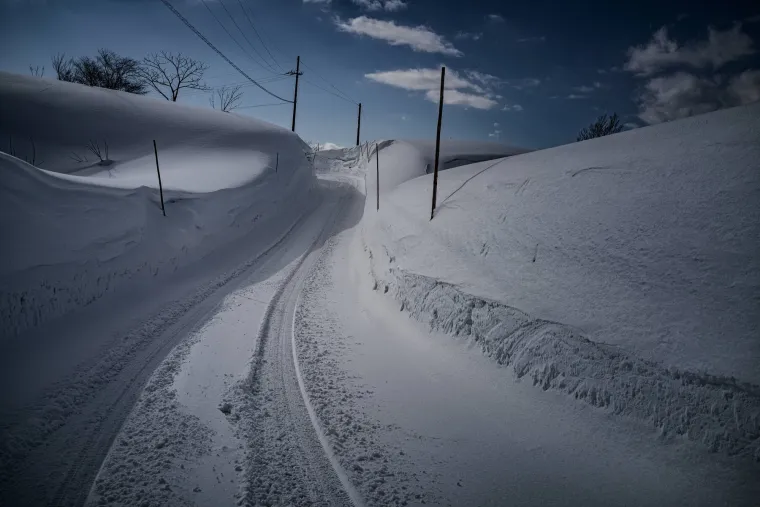 Ako mislite da snijeg nama stvara probleme, čekajte da vidite kako ovdje žive: I to im je normalno!