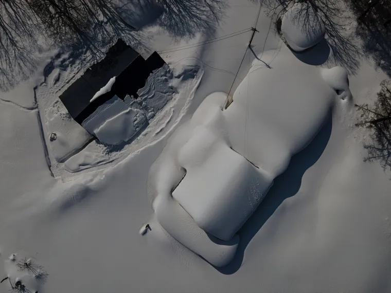 Ako mislite da snijeg nama stvara probleme, čekajte da vidite kako ovdje žive: I to im je normalno!