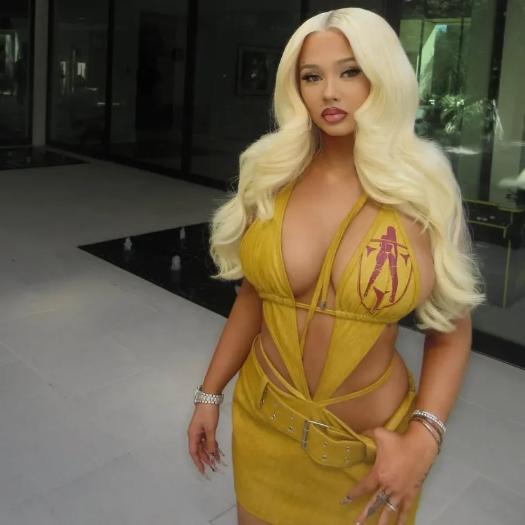 Tata joj kupuje seksi rublje, a ona provocira goli&scaron;avim objavama: Tko je zapravo Alabama Barker?