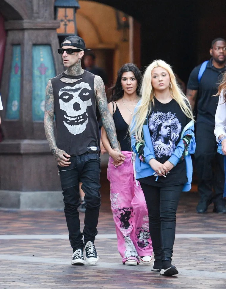 Tata joj kupuje seksi rublje, a ona provocira goli&scaron;avim objavama: Tko je zapravo Alabama Barker?