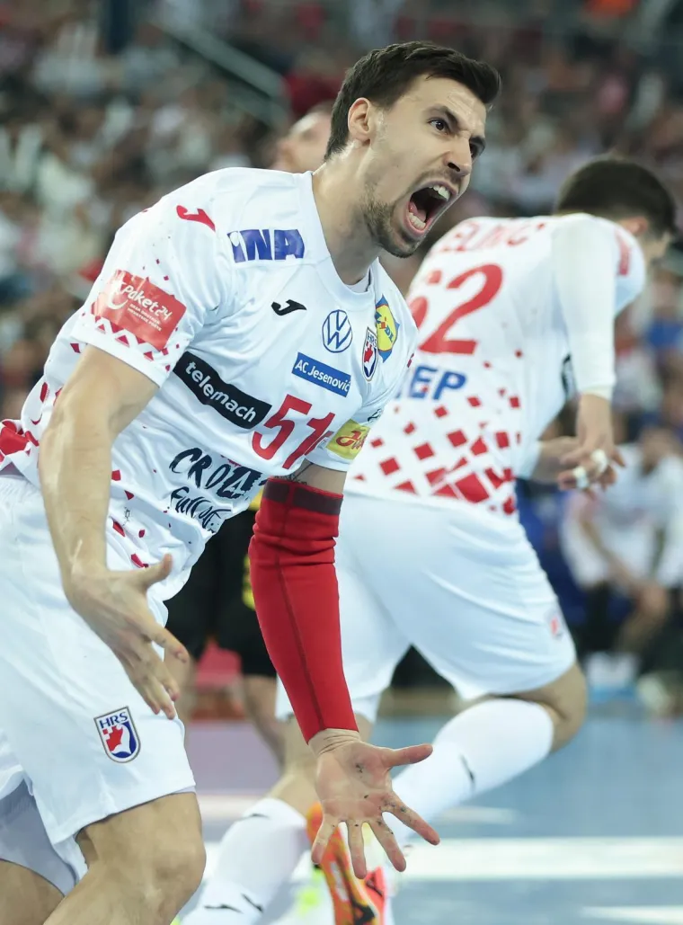 Na tribinama osvanula specijalna poruka za na&scaron;eg kapetana: Ovo niste vidjeli na TV-u