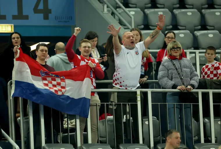 Na tribinama osvanula specijalna poruka za na&scaron;eg kapetana: Ovo niste vidjeli na TV-u