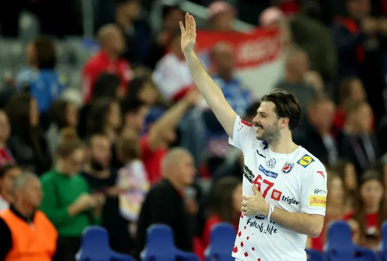 Na tribinama osvanula specijalna poruka za na&scaron;eg kapetana: Ovo niste vidjeli na TV-u