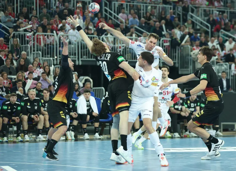 Na tribinama osvanula specijalna poruka za na&scaron;eg kapetana: Ovo niste vidjeli na TV-u