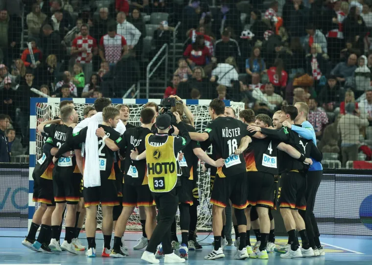 Na tribinama osvanula specijalna poruka za na&scaron;eg kapetana: Ovo niste vidjeli na TV-u