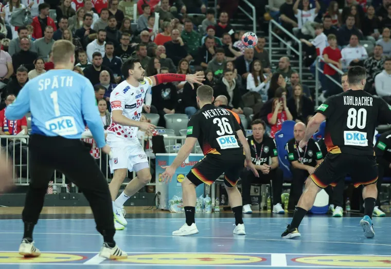 Na tribinama osvanula specijalna poruka za na&scaron;eg kapetana: Ovo niste vidjeli na TV-u