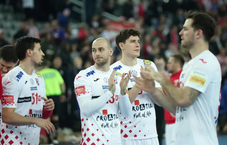 Na tribinama osvanula specijalna poruka za na&scaron;eg kapetana: Ovo niste vidjeli na TV-u