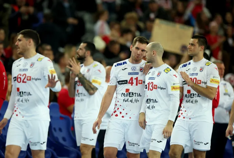 Na tribinama osvanula specijalna poruka za na&scaron;eg kapetana: Ovo niste vidjeli na TV-u