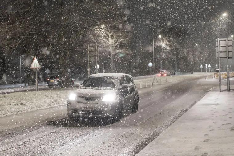 Pogodila ih je žestoka oluja: Sru&scaron;ena drveća i dalekovodi, ljudi bez struje...