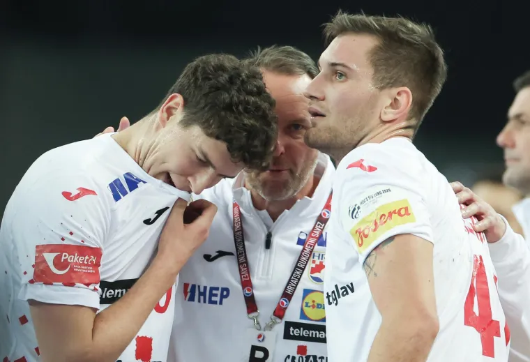 Blizanke ukrale pažnju u Areni Zagreb: Kamera uhvatila &scaron;to su radile na tribini