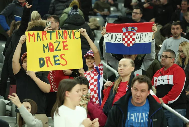 Blizanke ukrale pažnju u Areni Zagreb: Kamera uhvatila &scaron;to su radile na tribini