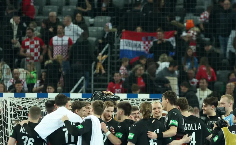 Blizanke ukrale pažnju u Areni Zagreb: Kamera uhvatila &scaron;to su radile na tribini