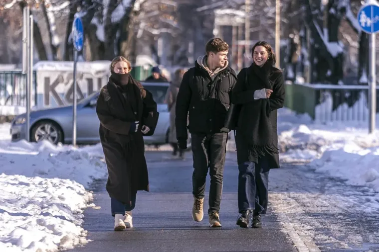 Osječani novu godinu započeli aktivno: Djevojka na biciklu ne boji se leda i zime